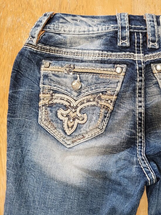 Rock Revival Yandel Mid Rise Crop Straight Distressed Denim Jeans Women Size 26 - Picture 1 of 10